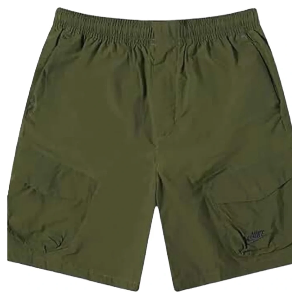NWT Nike sportswear tech, essentials woven unlined, utility shorts size M NWT